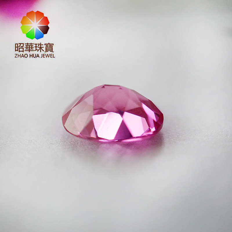 玫紅剛玉與橢圓合成藍寶石 人工寶石的魅力與梧州寶石產業探析